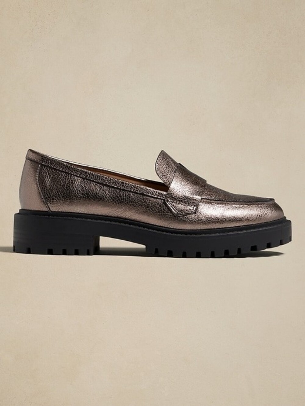 EUC BANANA REPUBLIC LEATHER VEE STRAP LOAFERS METALLIC PEWTER SZ 9
